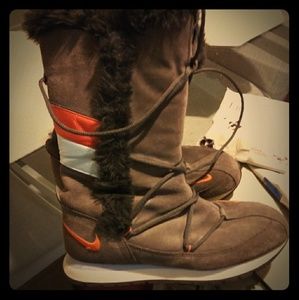 Nike pom pom tie up boots